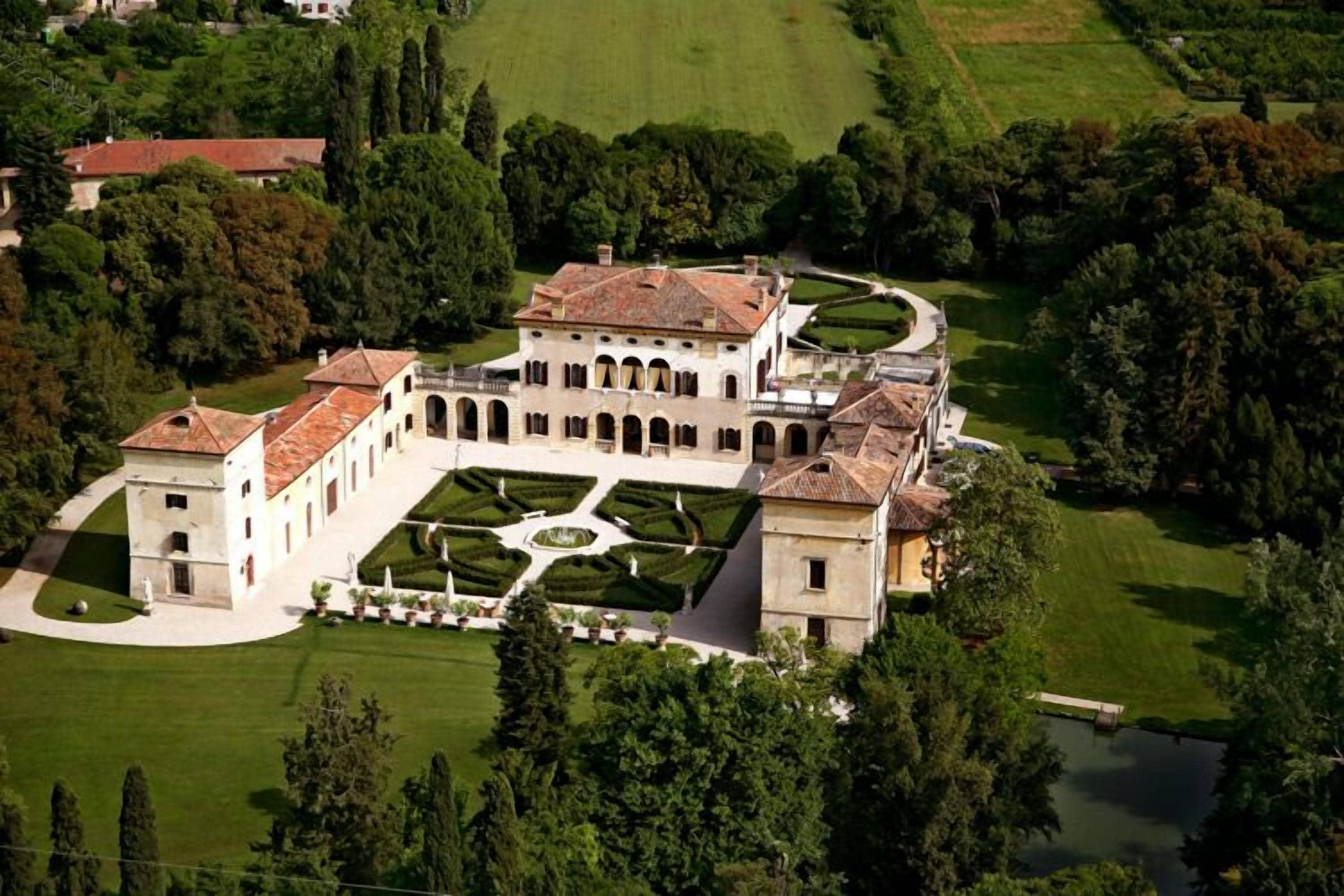 Soggiorno Romantico vicino Parco Natura Viva: 4 Hotel a Confronto