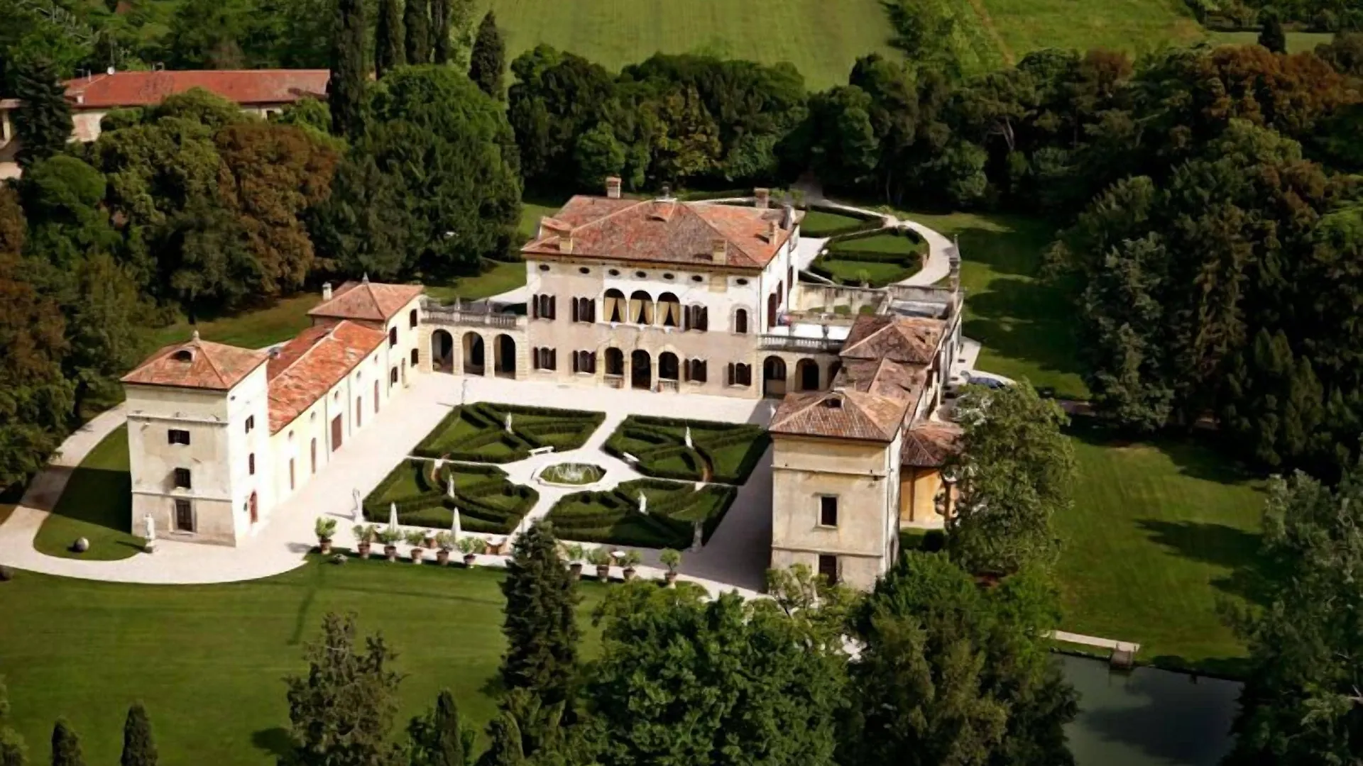 Soggiorno Romantico vicino Parco Natura Viva: 4 Hotel a Confronto