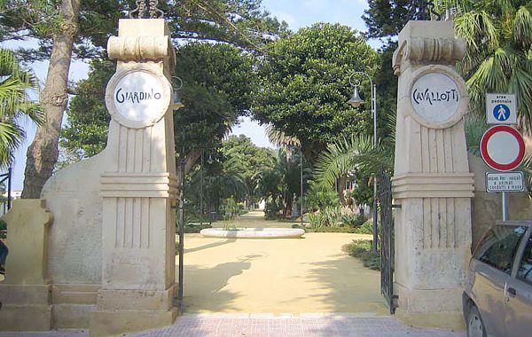 Entrata della Villa Comunale Felice Cavallotti 